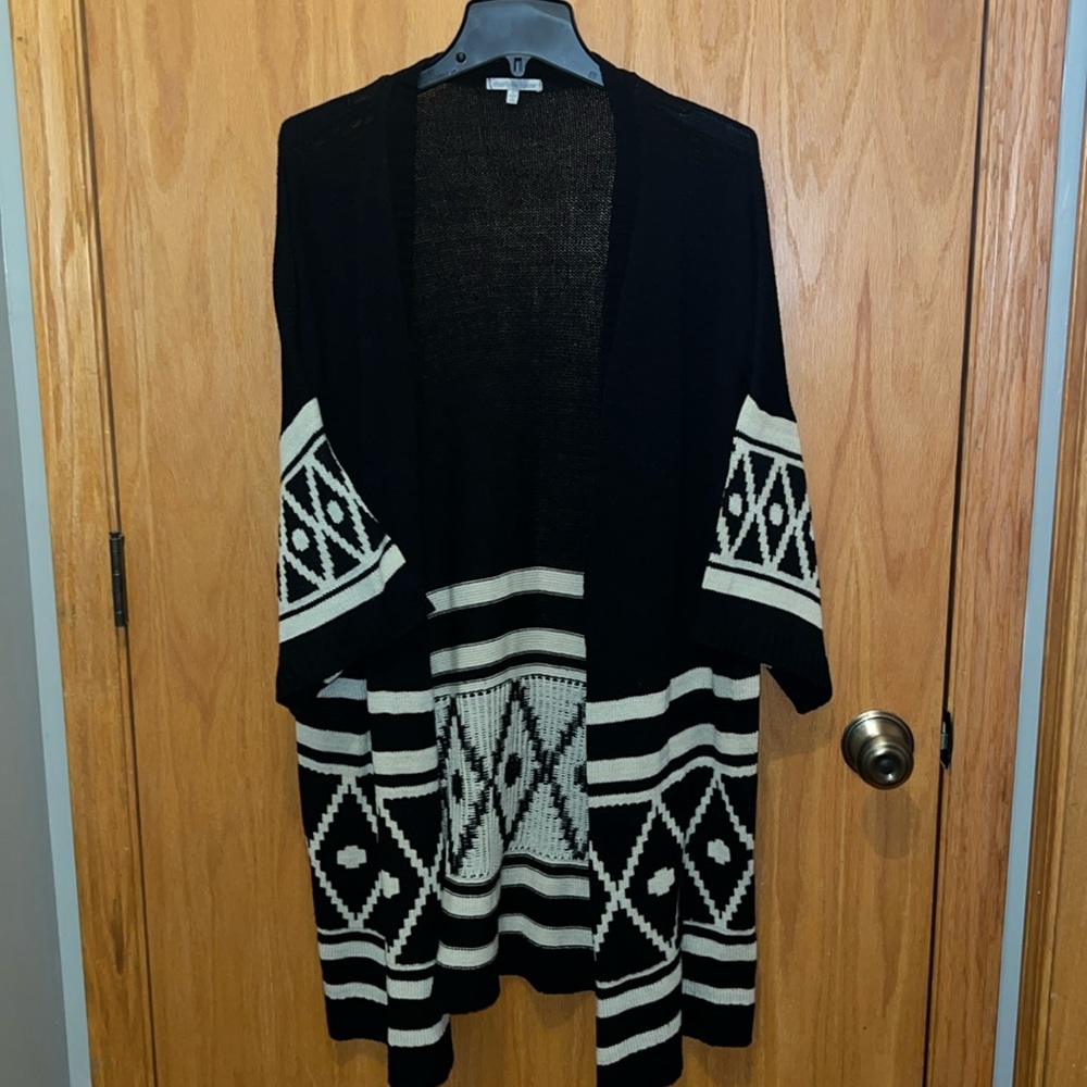 Charlotte Russe Cardigan‎ Womens Large Black White Geometric Tribal Knit